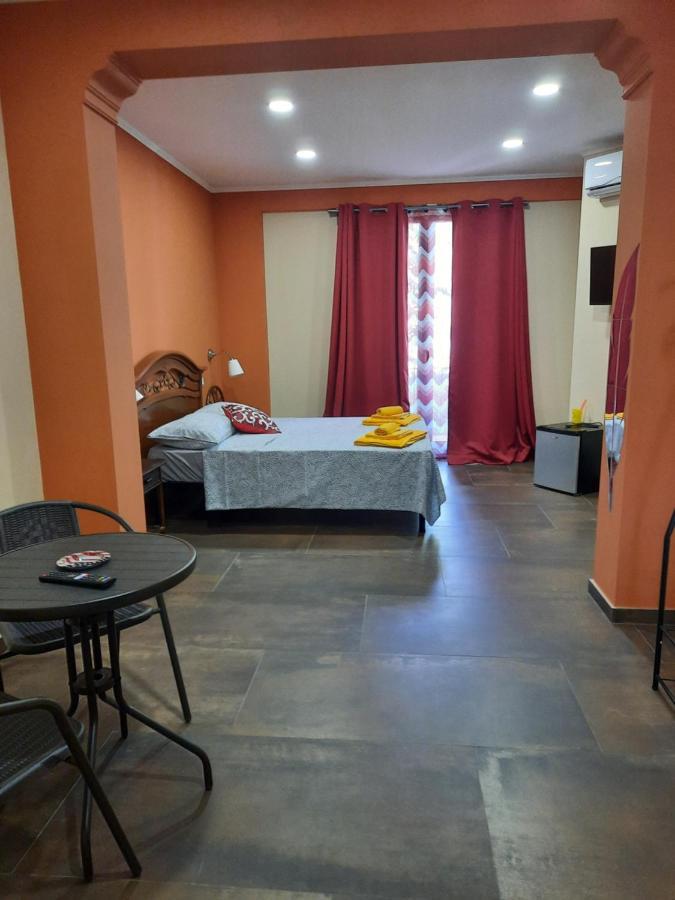 Taorbay Bed & Breakfast Giardini Naxos Oda fotoğraf